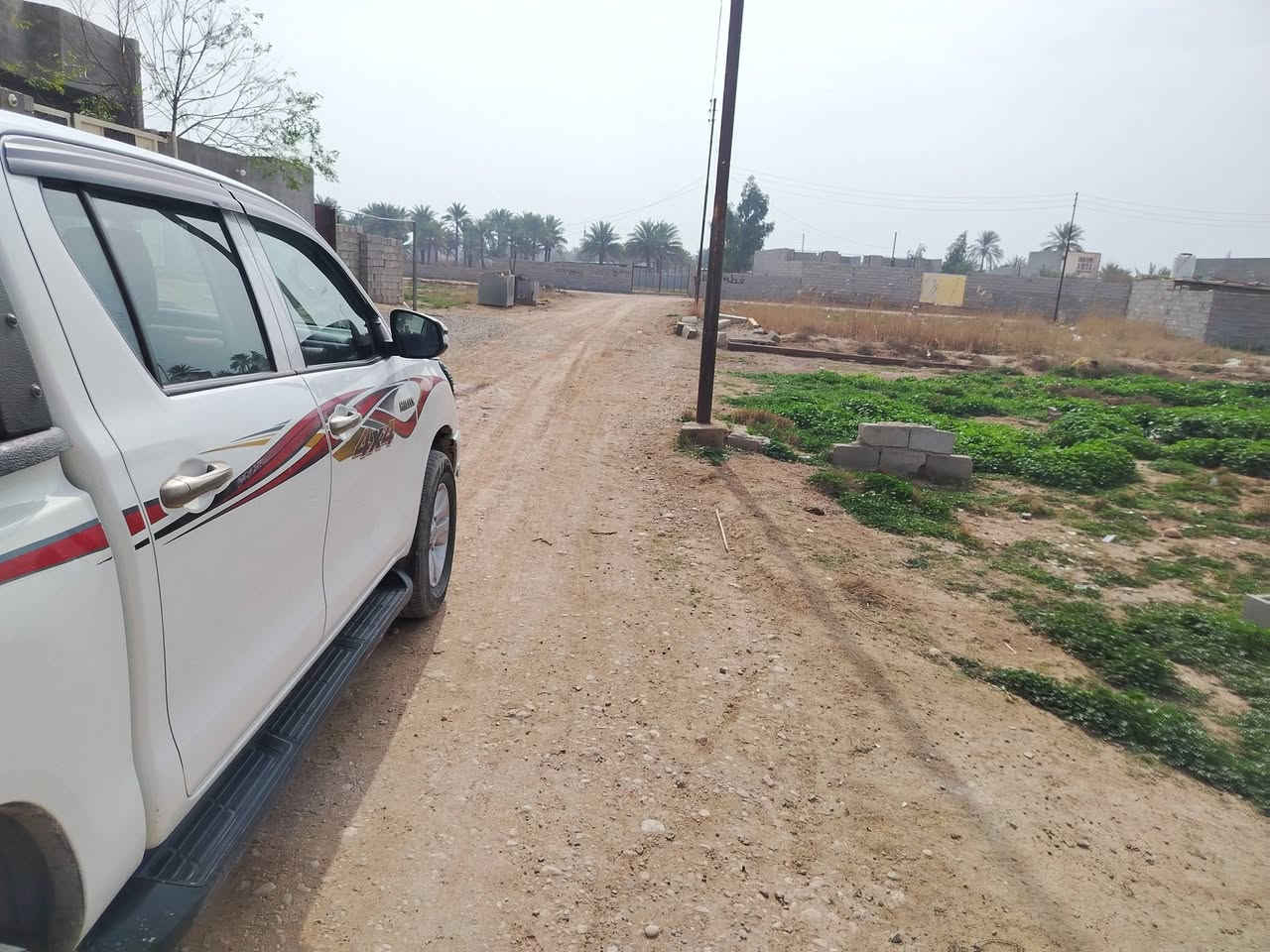 السلام عليكم توجدقطعة أرض مساحه 200متروجه  عشره متر ونزال 20متر الموقع منطقة العثمانيه خلف الصناعه الثالثه قرب مجسر الرازي السعر 20مليون منطقه مبنية  ومخدومه قرار117 لل استفسار ***********
