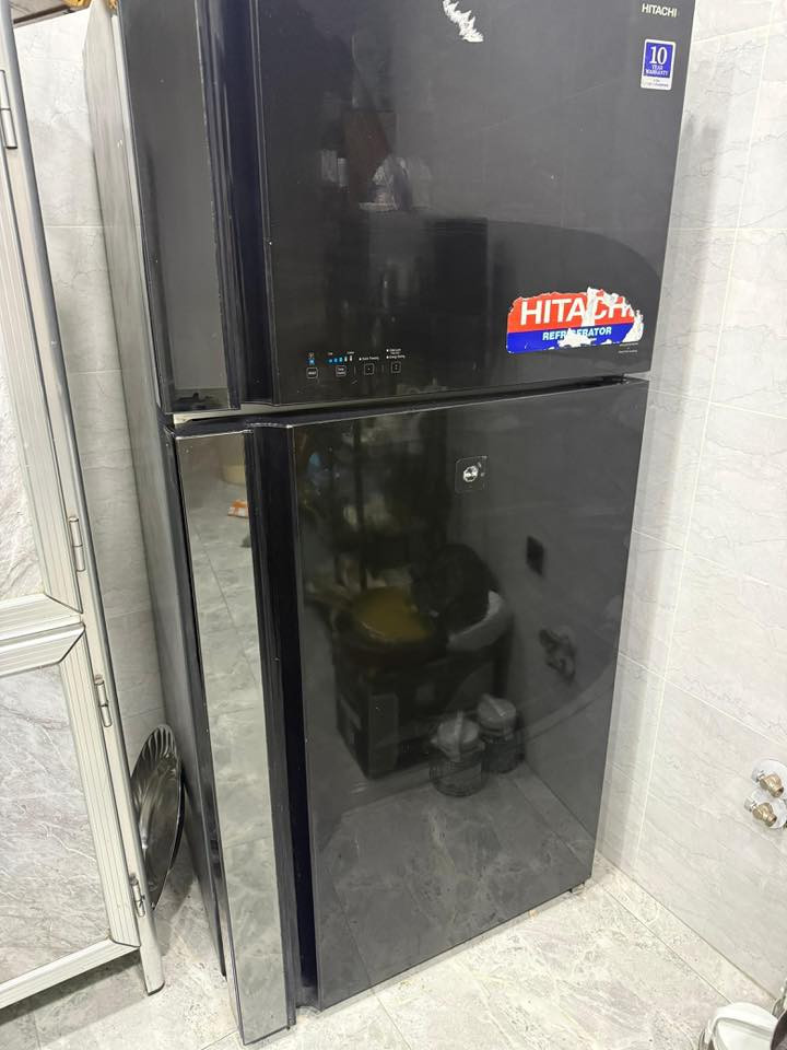 السلام عليكم
غراض للبيع 
ثلاجة هيتاشي نظيفه وشغاله تجميد وتبريد بس لان كبيره قياس ٩٠ دنبيعها واي عطل مابيها وحتى مصلح مرايحة 

غسالة LG  كيلو 15هم شغاله واي عطل مابيها ونظيفه 
  
قنفات تخم ٨ مقاعد خشب قوي واسفنج يحتاج بس دوشمة 

طبلات ٣ للبيع واسعارهم كلش بسيطة
 
سنك للبيع  هم سعره مناسب بي خانه كبيره بابين وخانه ثانيه باب وحدة 

درور كبير مصري 
وكوميدي مصري 
هم سعرهم مناسب ويحتاج تعديلات عليهم بسيطة بس كلش قويات 
والي جاد ويريد يشتري يراسل هذا الرقم 

***********
