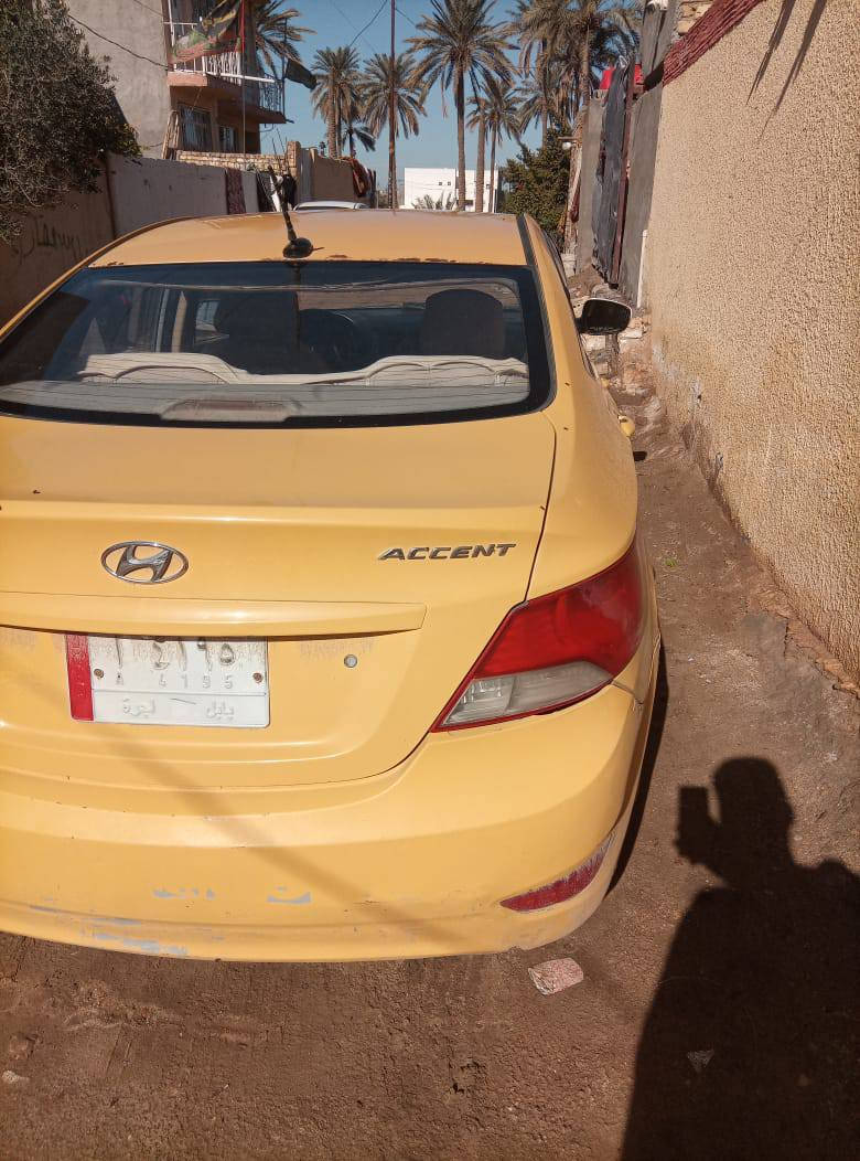 اكسنت موديل 2012 بابل خليجي باسمي تبدل بنيد فقط  سياره حلوه ومال عيشه بدون تلريد مكينه وحداديه وكير حلوه كهربائيات كلها شغاله السعر 70 وبيها مجال بسيط مكاني حله ***********
