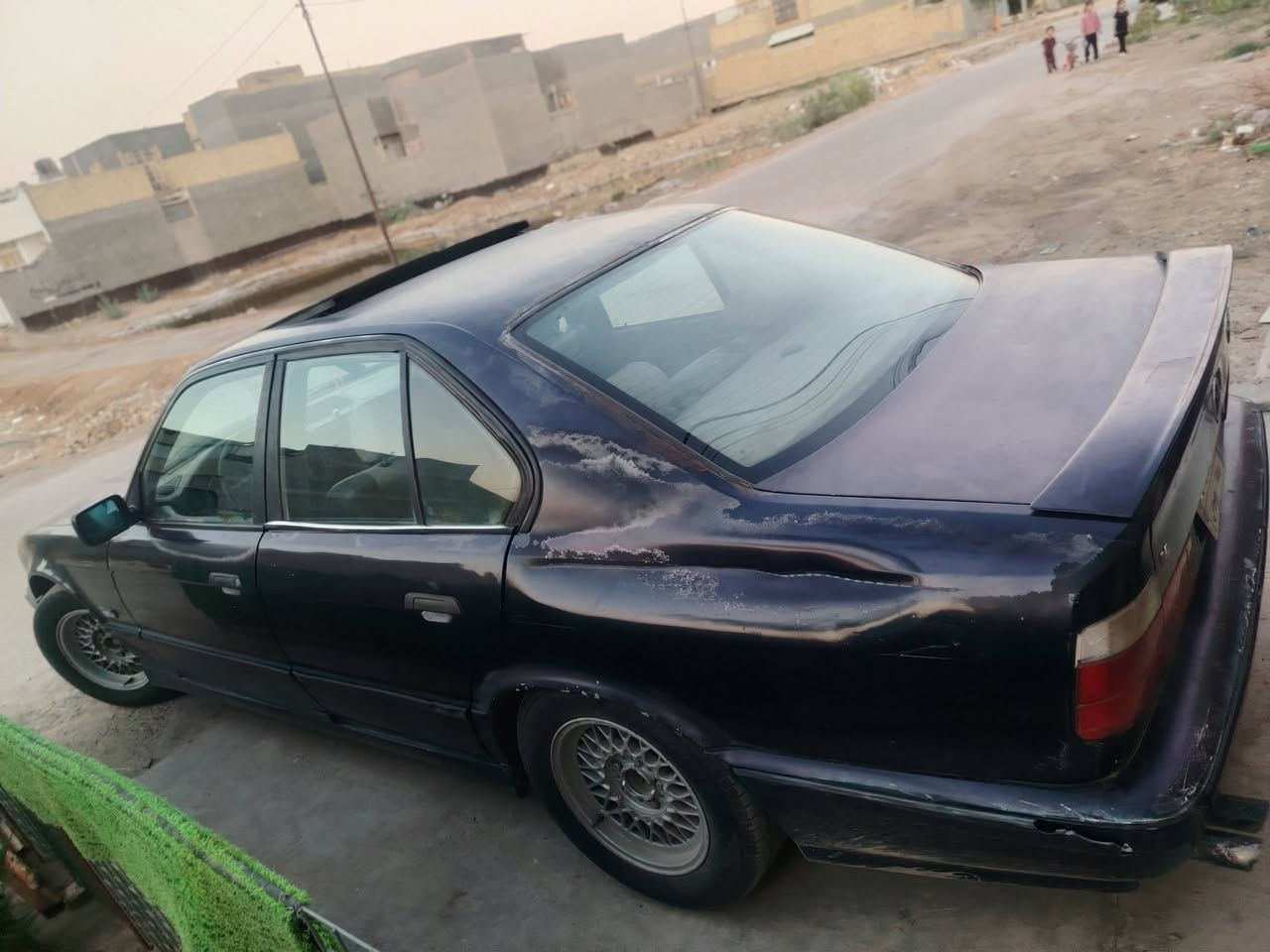 السلام عليكم من رخصة الادمنيه المحترمين
٥٢٥ للبيع رقم بغداد بسمي 
دبل ايرباك 
دبل جكمجه
بجم عريض 
دعاميات ودوس ام اصليه
سلايت طكتين 
مكينه بيها ركنات
غرفه جلد لونين
حداديه امامي وخلفي جديده فقط دبلات تعبانه
السعر ٥٥ وبيها مجال 
*********** تبريد غير شغال
