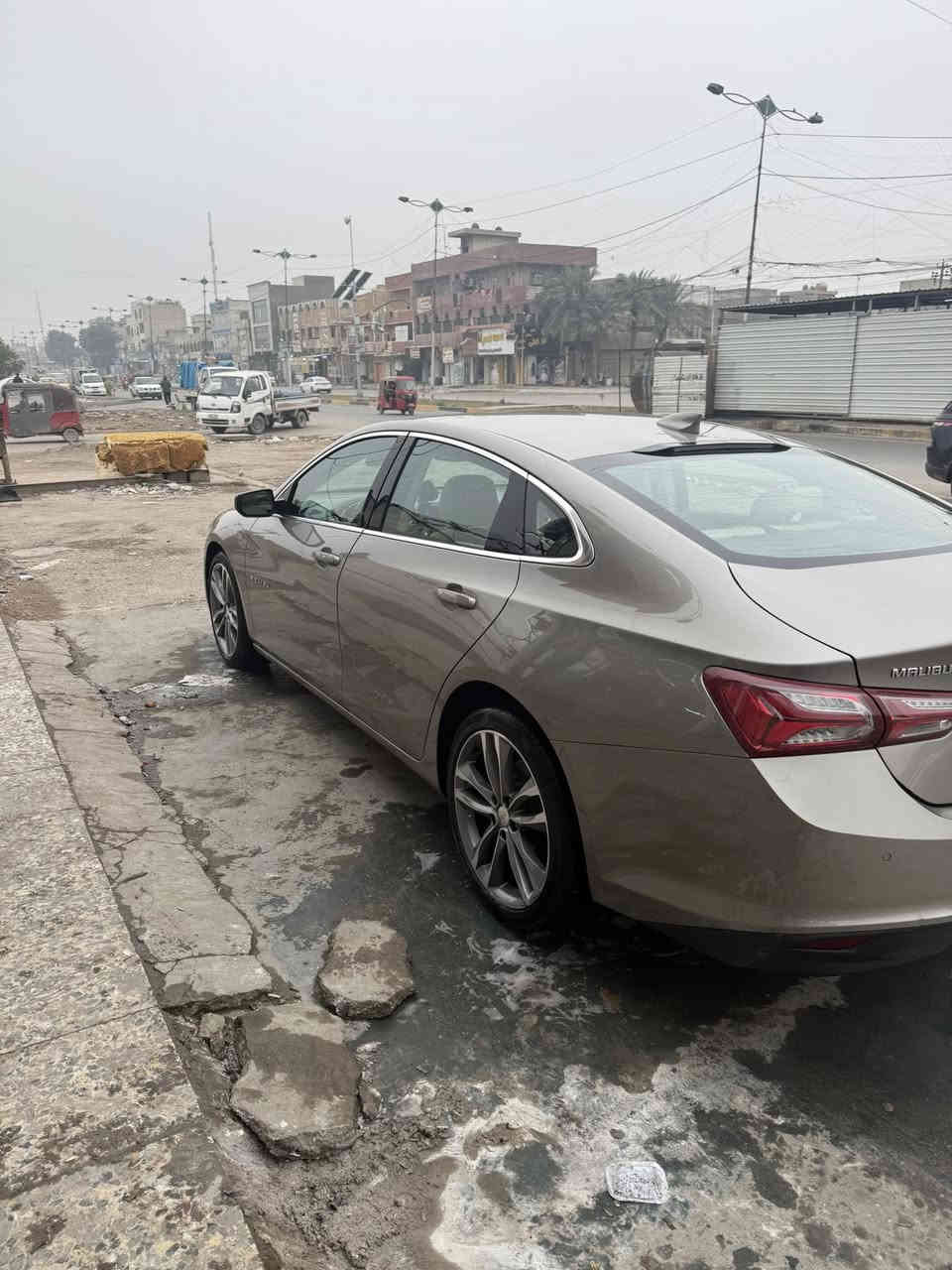 سلام عليكم  شوفر ليت ماليبو 2024 فول مواصفات فئة البريمر واحد على واحد ما عده الفتحه
بصمه 
ويل 19 بريمر 
رادار جانبي و امامي وخلفي 
كشنات جلد لون اوف وايت مميز حار بارد 
خزن موموري بالكشنات + كشنات كهربائي 
قطعتين تبريد 
بصمه و تشغيل عن بعد 
سايد بريك دكمه 
توقف ذاتي 
حساس ازدحام عند الوقوف 
نظام اوتو بارك 
تحذير عند الخروج عن المسار 
وبعد بيه اهواي مواصفات 
رقم بغداد مكان السياره بغداد 
رقم الهاتف ***********
السعر 175 وبي مجال بسيط جدا 
غير متواجد عل الفيس 
اكرر 
غير متواجد عل الفيس اني مكلف بالنشر
