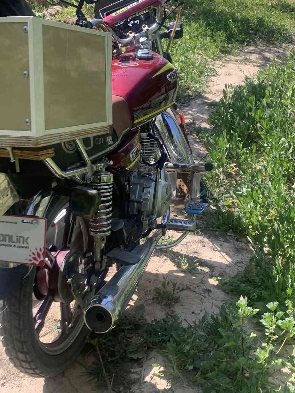 سلام عليكم
سيفان موديل 24 
كفاله اخو زيرو 
محرك برغي ما مفتوح 
باب الاول 
شاشه اكترونيه
اوراق كرتونيه  
السعر 625 وبيه مجال حك الجيه 
مكاني ديالى ابي صيدا 

رقمي ***********
