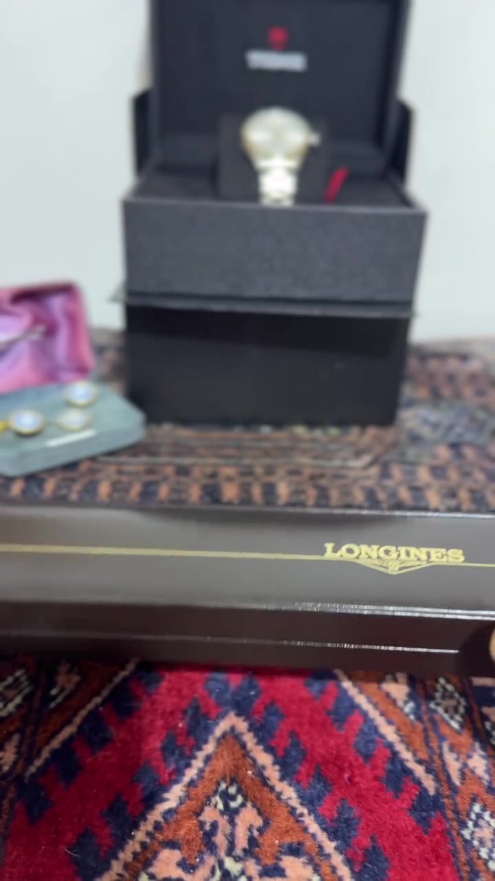 لونجين كوارتز قطر 32.5  بالستيكر  سير وبكل اصلي


**إذا كنت صاحب هذا الإعلان وتريد حذفه لأي سبب، رجاءا أرسل رسالة إلى الدعم الفني**