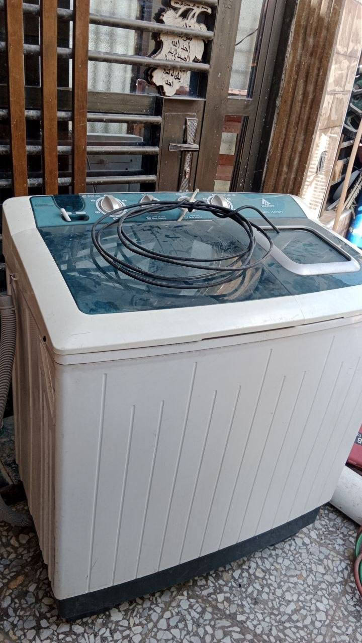 السلام عليكم غسالة للبيع 
سعرها 75 اي استفسار اتصلو على الرقم ***********
