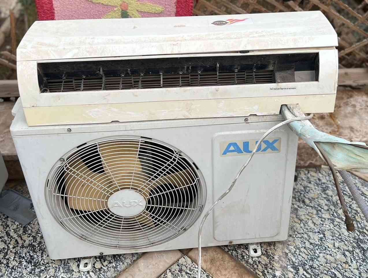 سلام عليكم للبيع سبلت طن ونص نضيف ما بي اي نقص شرط الشغل سعر 250 مكان ناصرية مركز حي الشموخ رقم *********** 
مستعجل عل بيعته
