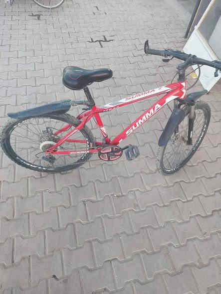 بايسكل كيمو 
نضيف شوفت العين
بريك امامي شغال
بريك خلفي شغال 
كير خلفي شغال
جوابة جديدة 
سعر 75 وبي مجال للشراي 
تكريت القادسية شارع جليل القصاب 
***********
