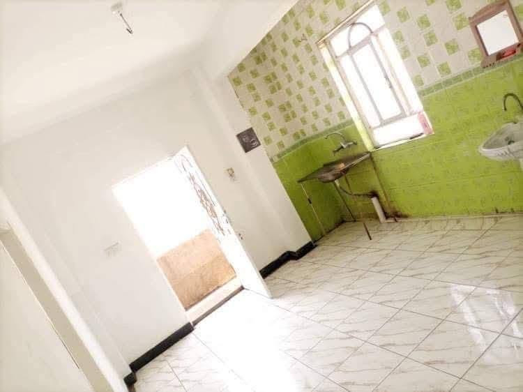 شقه الايجار  🏠طابق ثاني  

يحتوي على غرفه نوم وكنيدور مفتوح عالمطبخ وصحيات 

الموقع 🌏الاسكان مقابيل مستشفى الجمهوري 

الاستفسار الإتصال بالرقم  ‎***********متوفر واتساب
