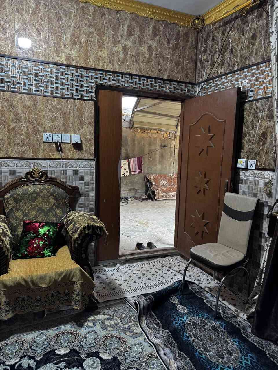 دارللبيع طابو زراعي سند (25)
المساحة 400 متر 
الموقع / حي الميثاق قرب البوابه مدخل ابي غرق يبعد عن شارع حله كربلاء 300 متر 
يحتوي على غرفتين نوم واستقبال و مطبخ صحيات داخليه وخارجيه كراج كبير وحديقه اماميه وجانبيه 
بناء طابوق صب كونكريت 
للاستفسار عن السعر 

***********
#الواثق_للعقار 
مستعدون للأعلان عن كافة عروضكم العقارية مجاناً
