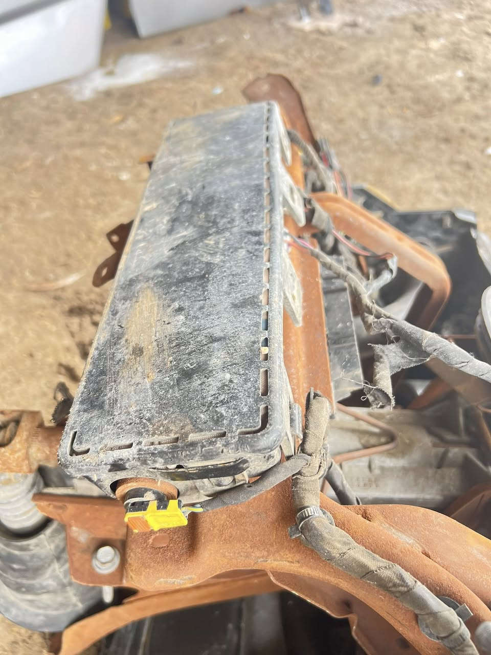 غراض جارجر 2014

سستم كامل اربع ابواب وجاملغين وبنيد وصندوق 

فلنجات امامي خلفي تفصيخ 

جاملغ ابيض بلادي جهة السايق بي بارد 

كفر فوك البدنه مال لايتات 

عضمه صندوك 

دشبول العظمه مالته تعبانه 

ستيرن كامل مع الشفت مالته

بصمة تشغيل 

إطار شاشه صغيره

دكتات تبريد 

ايرباك ماعرف يشتغل او لا جوه الستيرن

مرايات وحده بيها نقص جامه 

ماطورات جام امامي وخلفي

عقل باب امامي وخلفي 

سماعات امامي وخلفي 

قفالات بيبان امامي وخلفي 

بطاين نظاف تخم بس اليدات شويه تعبانه الاماميه

فرس 

بطانه صندوق 

لايتات إماميه نص عمر

بكلايت خلفي زوج 

راديتر 3 سراوات مستخدم ساعه وحده

دعاميه خلفيه كامله صفره جيب وشد

حلوك صالنصه 

وعندي بعد غراض شنو محتاج راسلني وبخدمتك 

مكاني بصره قضاء الكرنه 

***********

***********
