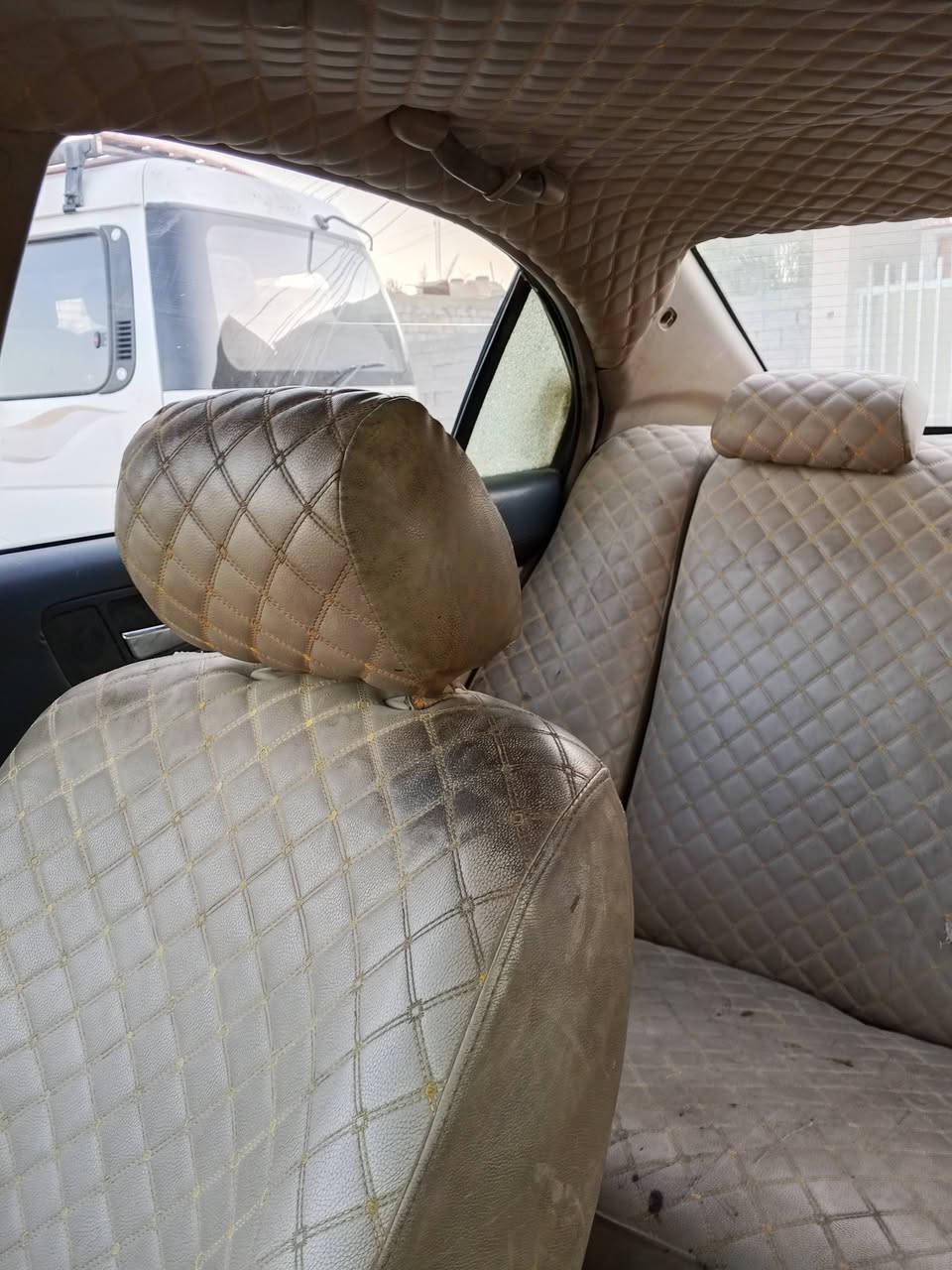 ابيكا 2006 لبيع باب الأيمن جاملغ وبنيد مبدلات باتري جديد كهربائيات شغالة مكينه سته سلندر  اتصال *********** سعر 45وبيها مجال مكان السيارة الدورة
