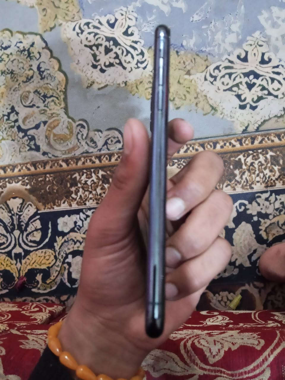 تليفون ايفون 11 برو ماكس تليفون نظيف ما ابي اي شيء بس فقط الشاشه بيها خطوط بطاريته 93 رقم بطاريتها 250 وبي مجال تواصل وياي على الرقم هذا ***********
