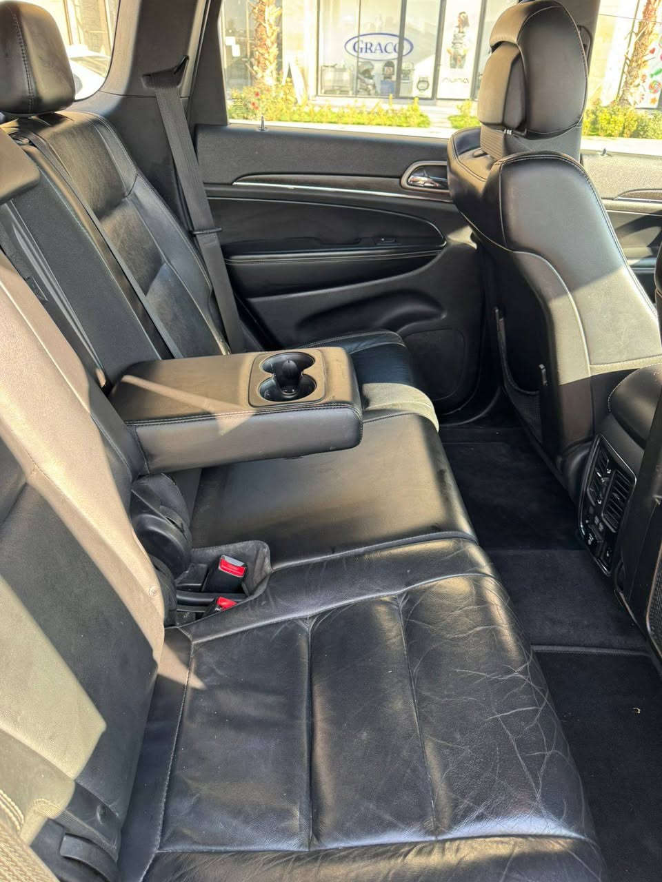 جێب گراند چیرۆکی 2017 مواسەفات limited
مواسەفات ئەمریکی  کلین تایتڵی لیمتدی بێ سلایت 
دەبڵ ئەکسل و شەغال 
کوشن جلد و میمۆری و کوشنی پێش و دوا 
هیتەر و سوکان هیتەر وشاشە گەورەو  
ئۆتۆ ستۆپ و گێری. سوکان و بلاجکتۆرو. 
لایتەکانی لیدو زینۆنی بیلادی و کامێرەو حاسەو. 
دژەخلیسکئن و سندەق شەفت وچەندین مواسەفاتی تر. 
سەیارەکە بئ بۆیاخ 
دەعامی. بۆدەعامی. بئ کرانەوە. 

سعر: لە کۆمێنت داوای بکە ڕاستەوخۆ بۆت دێت 📩 

گیرو مەکینە. لۆک. 
چوار تایەی تازەی لە ژێرایە
سەنەوی تازەی ٩٢،٠٠٠ مایل ڕۆیشتووە
شوێن سلیمانی

ژمارەی خاوەن سەیارە 
***********
