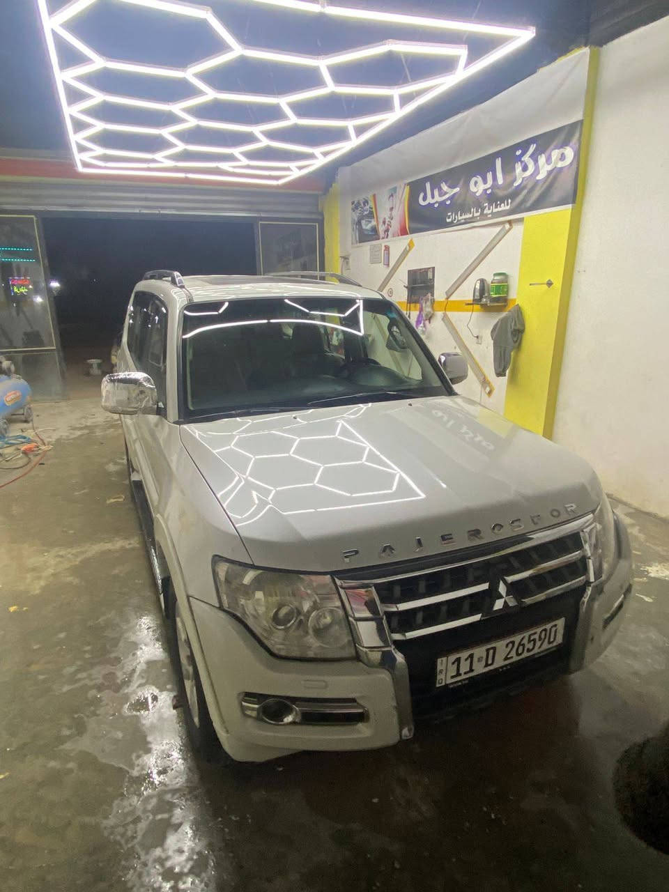 سلام عليكم
للبيع او مراوس 
باجيرو2008
فول مواصفات 
مكينه كير 
مكفولات 
سياره مكفوله 
بدون صبغ 
تخم تاير 
سعر 137
بيهه مجال
شي قليل 
رقم الهاتف 
***********
