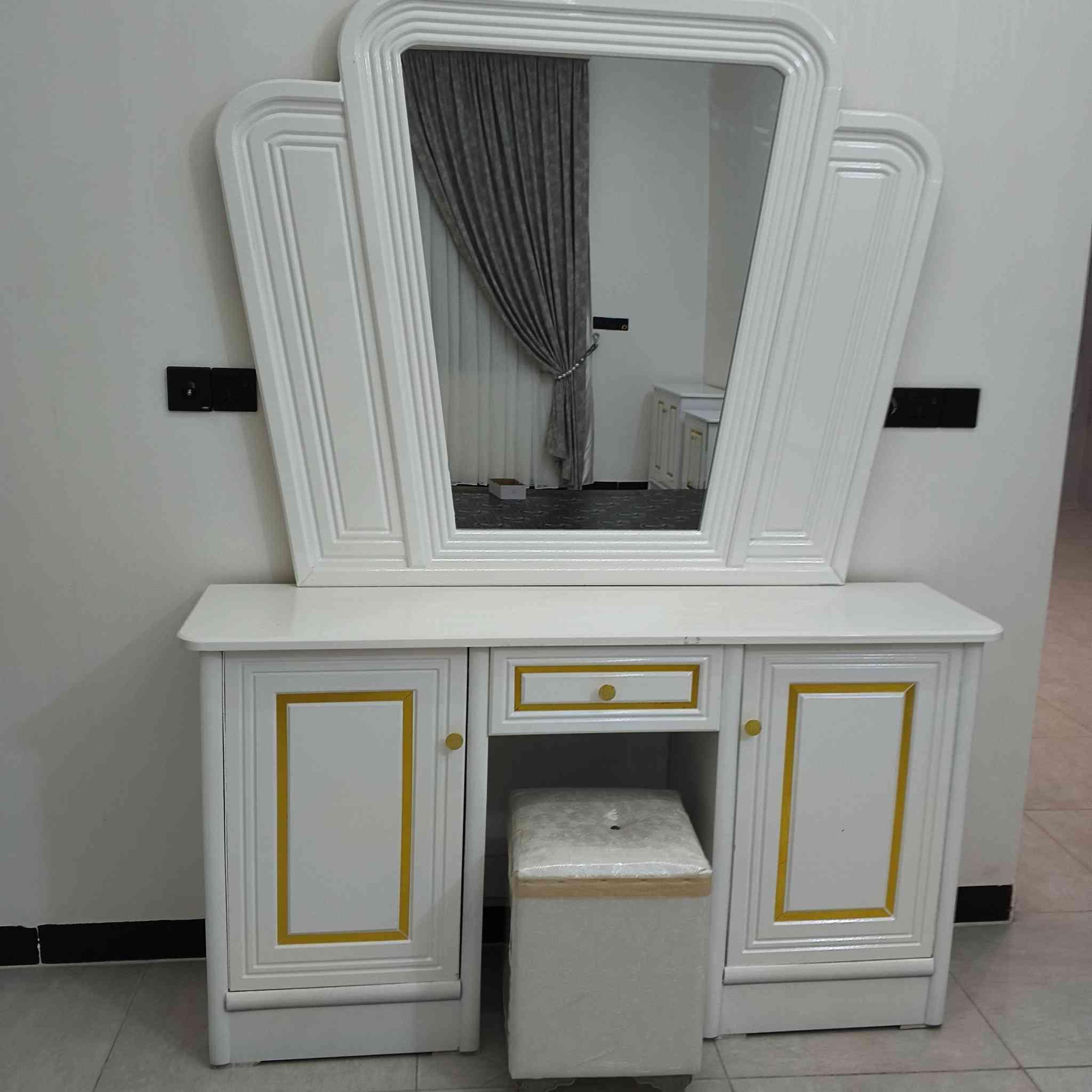 السلام عليكم توفرت غرف النوم صاج شغل عراقي درجةاولى
العنوان سبع البور الالف شارع ٤٠معرض المدينه للاثاث ***********
