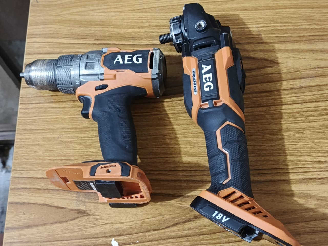 من رخصت الادمن سلام عليكم اخوان كوسرات ودريل معرفات الماركه الدريل شغال والكوسره بيه مشكله بل دكمه مال تشغيل مناح الي مهتم يراسلني خاص


**إذا كنت صاحب هذا الإعلان وتريد حذفه لأي سبب، رجاءا أرسل رسالة إلى الدعم الفني**