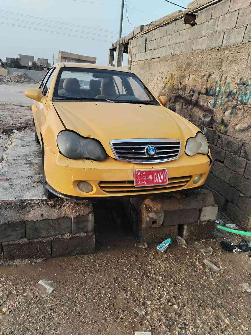 سلام عليكم سياره للبيع جيلي 2010رقم واسط احمر تحويل ثاني يوم مكينه تكص كير مكفول دواخل نضيفه سدر تعبان  والكشر شوف العين مكاني كوت ***********
