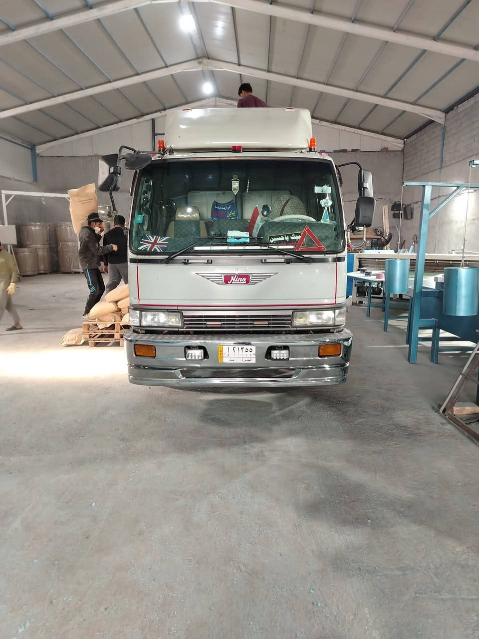 اسلام عليكم
_هينو طيره للبيع مكفوله السياره 
_مكينه سبعين
_طول السياره 6وربع 
_سياره احله من الصوره 
_اتصال ***********
