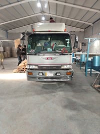 اسلام عليكم _هينو طيره للبيع مكفوله السياره  _مكينه سبعين _طول السياره...