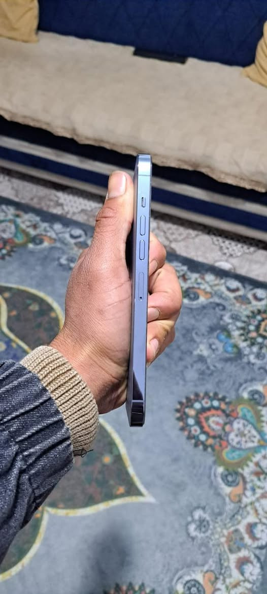 السلام عليكم 13 برو ماكس نظيف بشكل اخو الجديد بطاريه 91 وذاكرة 256كله شغال ما ممبدل بي اي شي العنوان بغداد الاستفتار ***********
