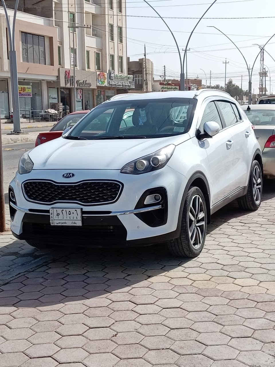 السلام عليكم
سبورتج 2020
كفاله عامه
بيهه فقط رصعه بل جاملغ المامي
رقم بغداد 
سياره جديده جديده بمعنه الكلمه  
***********
السعر 195وبيهه مجال 
المكان الرمادي
