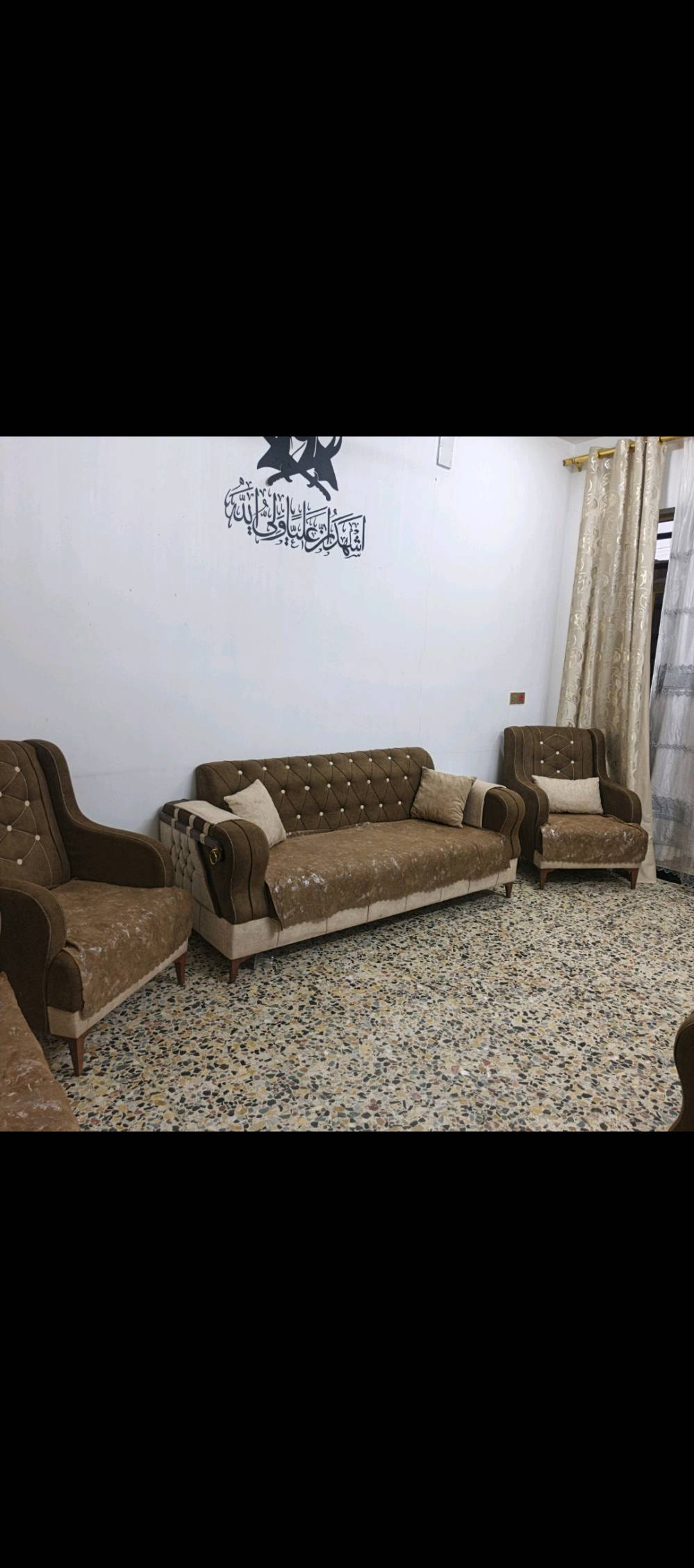 السلام عليكم تخم  فصال أخو جديد نظافته ٩٩بلميه للبيع تخم ١٠مقاعد السعر ٤٢٥ مكان الشعب