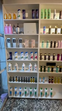 وبركاته  المحل معروض للبيع مع الغراض كامل  بي كوزمتك وبي عطور مركزه اص...