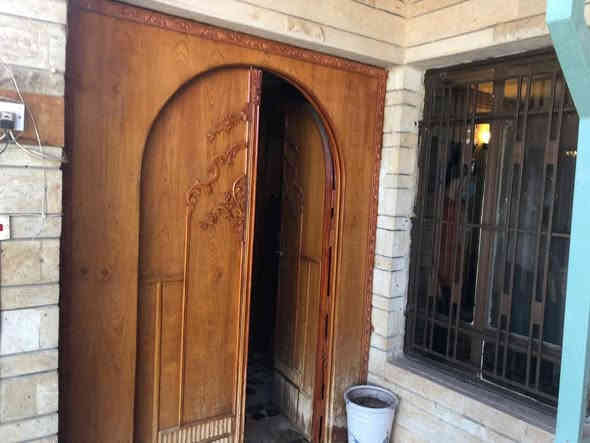 بيت ٥٥٠ متر في حي الفلاح الثانية وصل بلدية بناء مميز موقع مميز 
البيع مستعجل ( ***********
