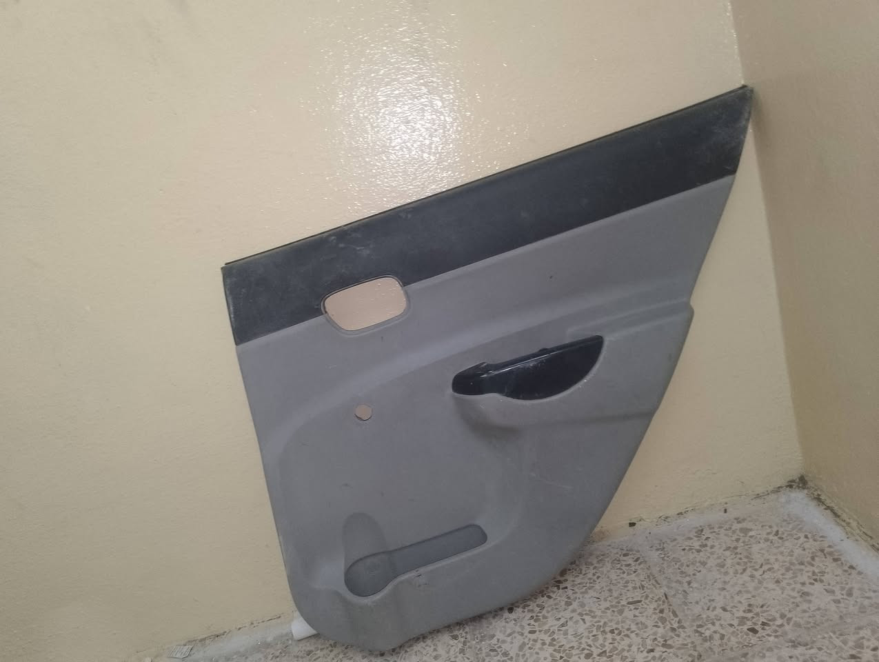 موجود وجوه ابواب سياره ريو\اكسنت تحكم يدوي فول نضافة طخم 
مكان موصل ايسر

للتواصل 
***********
