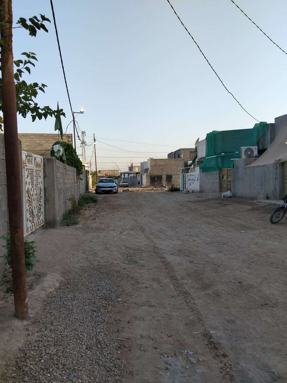 السلام وعليكم .....
بيت للبيع مساحة البيت 115ونص،🏠
يحتوي على غرفتين2 نوم
صاله+مطبخ+ستقبال +منور+ترك+صحيات+بناء جديد
ماء ،💙كهرباء  التيل بالباب
حواس حي ام البنين نزلة جميل الحداد يبعد على الشارع 370 
للاستفسار الاتصال على ***********📞 ادمن وافق
