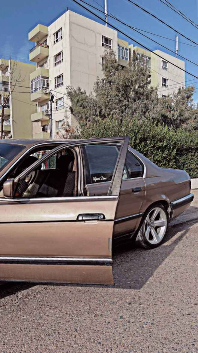 السياره مابيهه اي عيب نقصهه شي واحد بس نقصهه ارفلو بس لأن السياره بس ع سلولي تخربط فقط ب 25 ورقه وللعلم السياره ارم عضم عاج يعني بس كردستان وهاذ رقمي *********** Singapore
