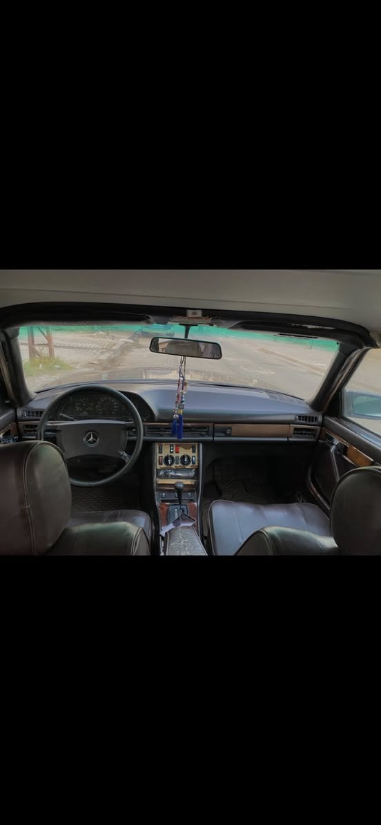 السلام عليكم مارسيدس رئاسي 300SE باب قصير موديل 1988 مكينه محور vvt 2500c و 6 سلندر  تخم تاير جديد حداديه جديده غرفه جديده جلد رقم قادسيه    مشروع وطني  مصبوغه عام للجماليه وبيه فطر مال معجون  جاملغ خلفي عكس السايق  كهربائيّات كلها شغاله تبريد شغال السعر 55 وبيها مجال للشراي مكاني نجف الاشرف الاستفسار الاتصال على الرقم ***********
