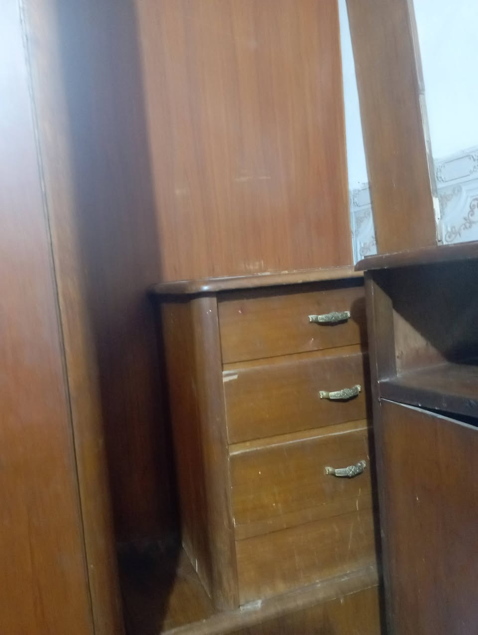 السلام عليكم
غرفة اخشاب مستخدمة للبيع 
الاستفسار ***********
