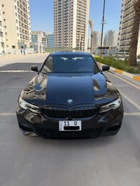 BMW 330 2022 M package أصل  فوووول مواصفات فتحه ستيرن M السياره جدا جد...