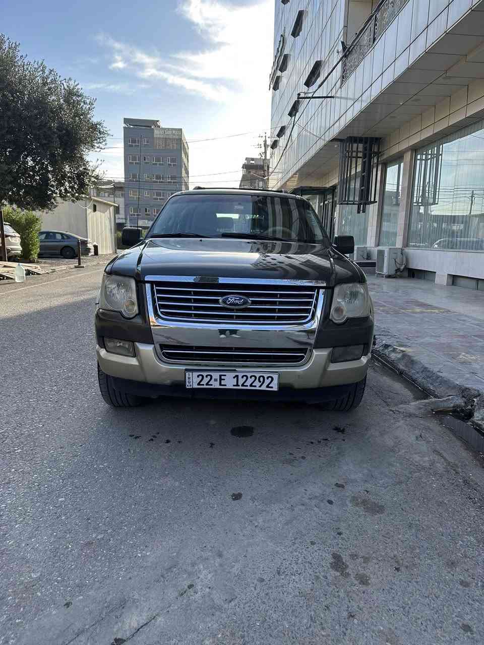 فورد اكسبلور 2007  اصدار خاص ( ادد باور ) فئة مميزة من شركة فورد كشنات جلد بالكامل 7 راكب تبريد مركزي 3 قطع تحكم ستيرن جهتين الكشنات الامامية والخلفية كهربائية  تحكمات لمس هيتر كشن الامامي السيكليتر والبريك كهربائي وتحكم  كير ومكينة بشرط بها  فقط صبغ نصف باب بدون دواخل اثر شخوط كما موضح بالصورة 
الاتصال *********** واتس اب ومباشر 
او على الخاص 
السعر 110 ورقة
