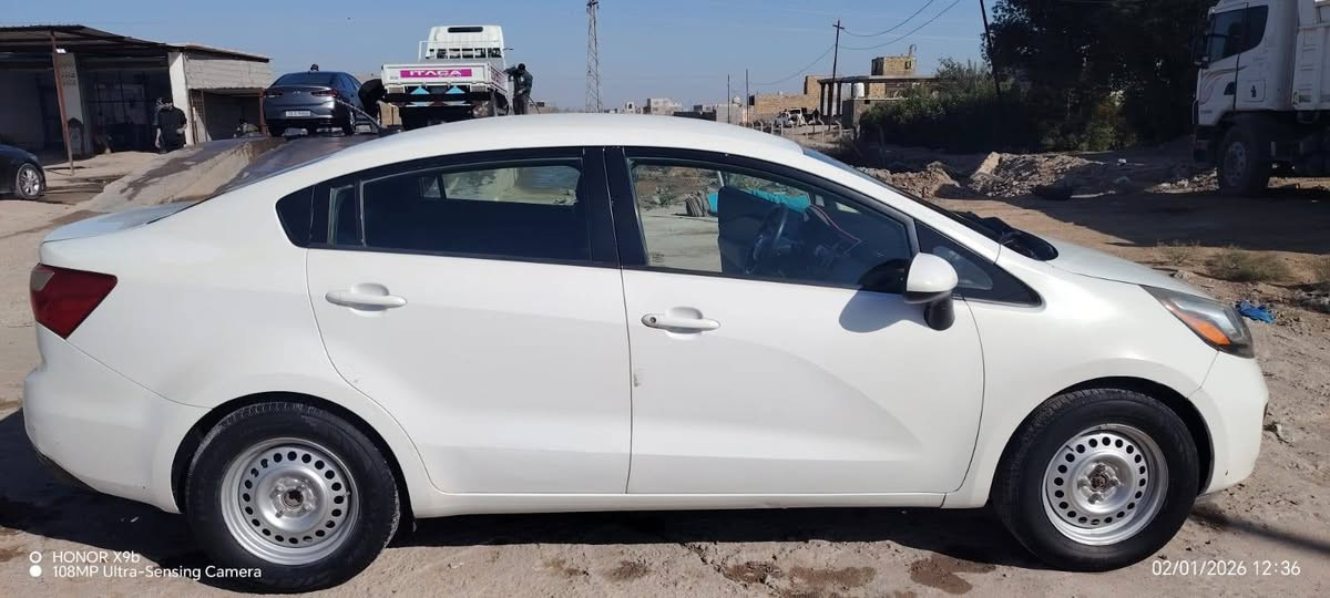 سيارة كيه ريو موديل 2015وارد امريكي  مكينه 1600 تبريد شغال بيه ضربه بجه السايق الكدام وبيه ضربه بجه الوره جوه قبق البانزين رقم بايل بسمي 73$ وبيه مجال مكاني السياره نجف كوفة رقم***********
