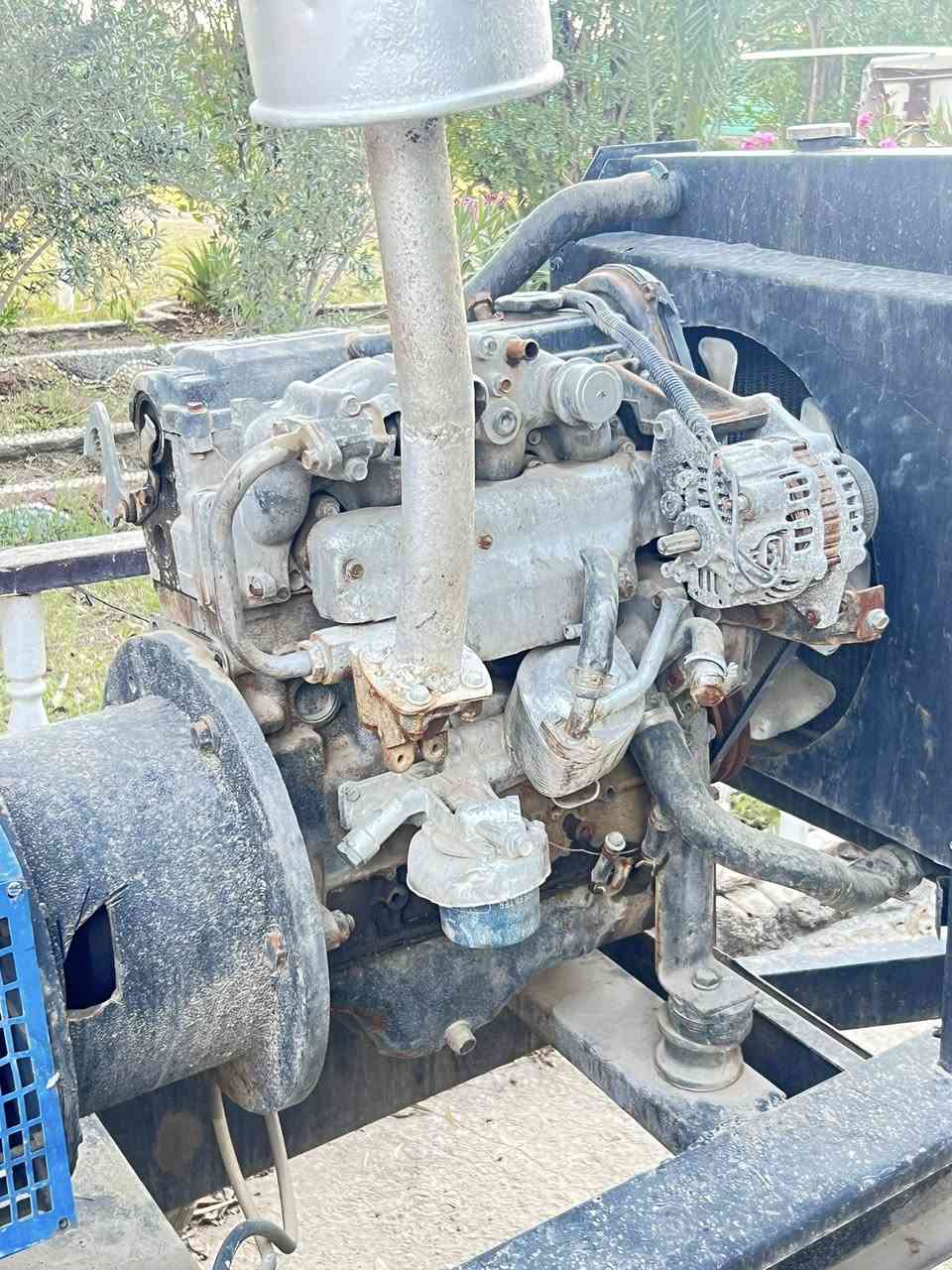 مولدة كيا 20 كيفي 8 ورقات قفل
كلشش مظيفة تجي تفحص 
تشتغل سلف نقصها بس باتري
مكاني الديوانية طريق السنية السياحي
***********
