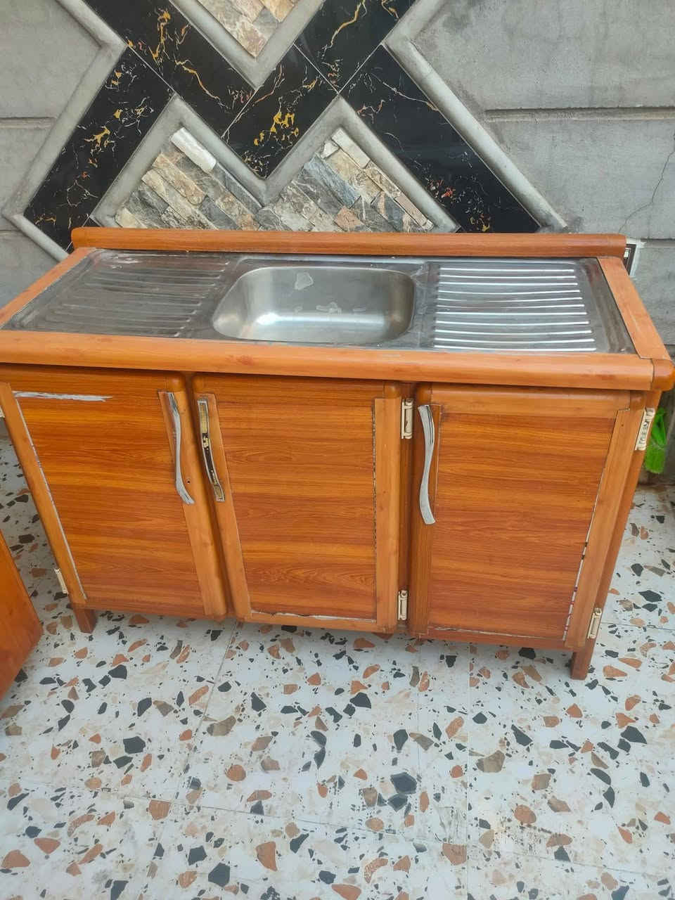 كاونتر متر ونص 3قطع نضيف السعر 180 وبي مجال ***********
