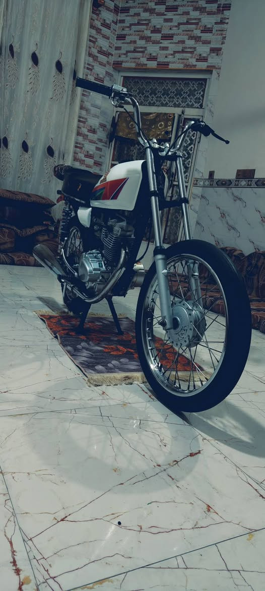 السلام عليكم دراجه نامه امتياز 24 شاصي 20 نامه برو مفتوحه بس ولفات تعميره 24 دراجه حلوه ترايك وين مايعجبك السعر 650 وبيه مجال قليل للطيبن ***********
