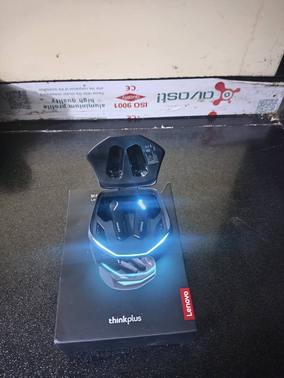 بسم الله الرحمن الرحيم 
بوكو f5 pro ذاكرة512 رام 24 شاشة 4k بس بيها طبع بسيط موضح بالصور الباقي كله مكفول و كامل ملحقات  مكاني المنصور 
سعره 275 مع ايربود كيمينك هدية 
***********
