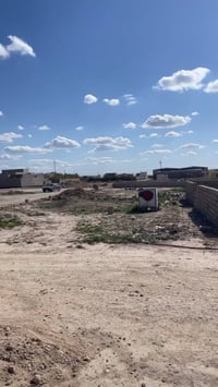 البهور • أرض • ١٢٥م