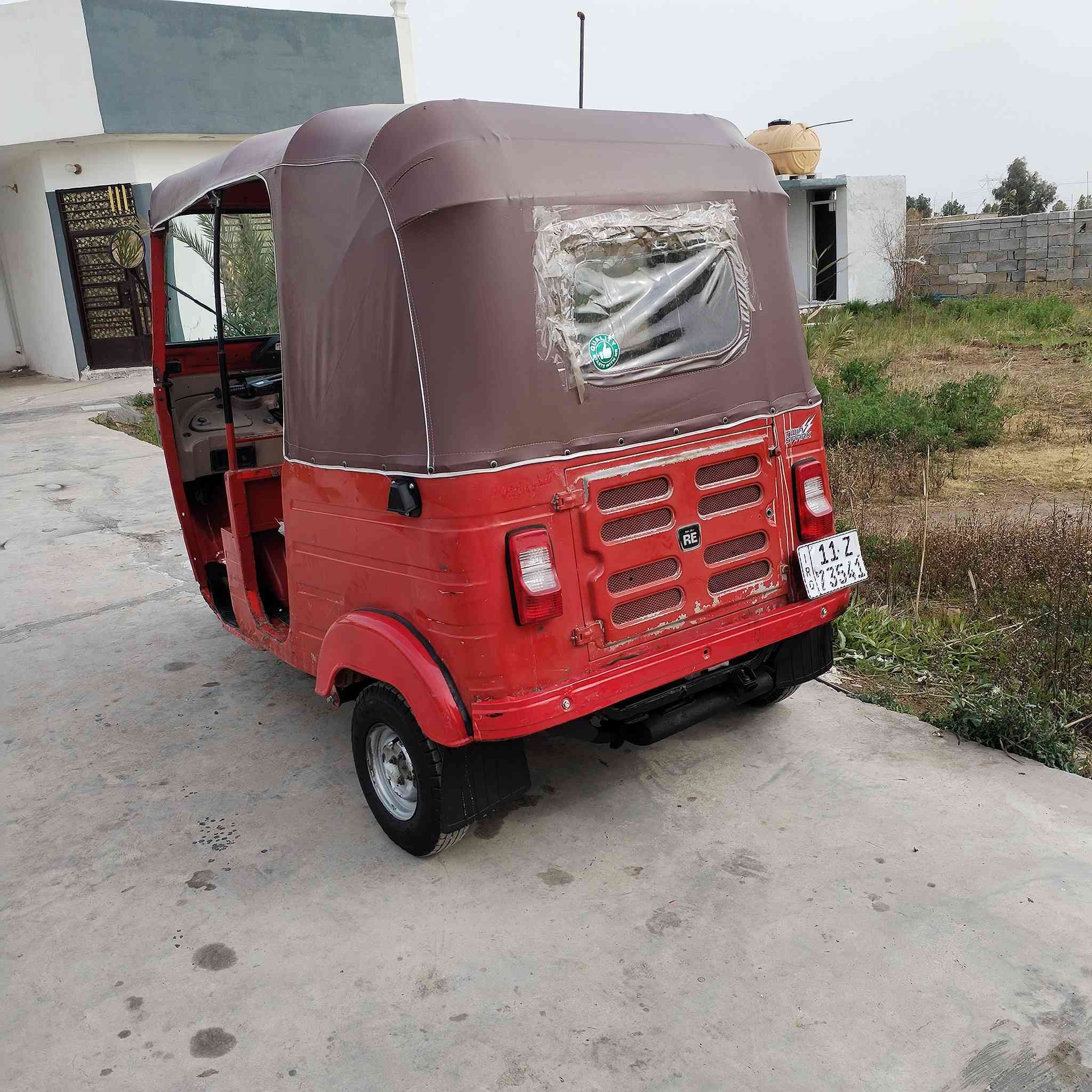 تكتك للبيع موديل 18شهر11رقم وسنويه بغداد تكتك بلاديه بدون صبغ معجون حته دوس ما معمره  عنوان بغداد بوب الشام ***********
