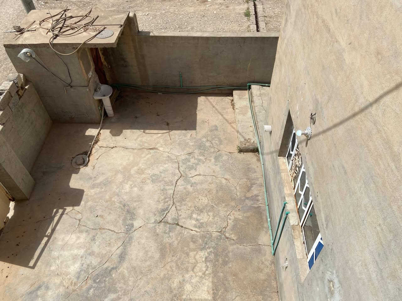 بيت 200متر ركن طابق ونص داخل كاشي ابقاميشلان بعد منطقة سيروان واجه منطقه سعر 16بي مجال بسيط خدمات كهرباء ومولده ومدرسه وجامع بس منطفه مو تبليط هاتف ***********
