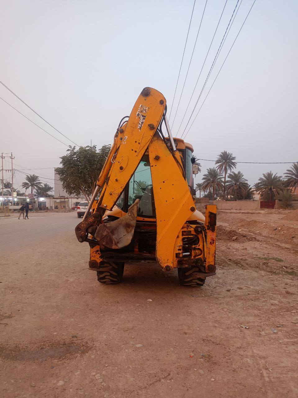 سلام عليكم حفارة جي سي بي 2005 كير مضخه اكسلات كله جديد تاير 20 المكينه بيهه بخار ***********
