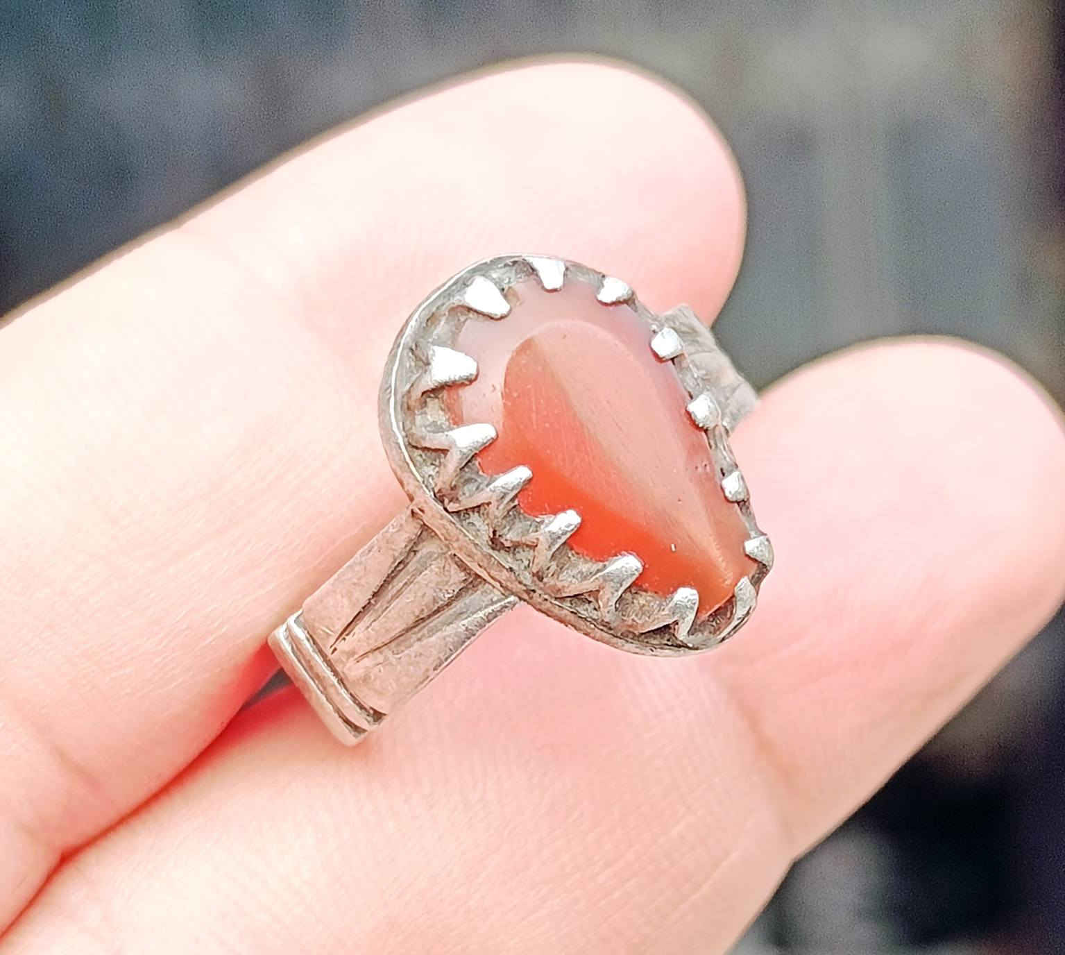 سلام علــــــيكم 🫷🏿👇👇عيــد مبـارك

تحفه وقديم جداً(عقيق يماني ذمه دلـوه) 
مشكـول مخالف ملاگـط گاع 

صياغه يدويه ثگيله جدا 
قيــــــاس الخاتم(25.. 24)

يوجد توصيل بدون مراوس او حجز مكاني سماوه سعـــره مع التوصيل(50)🔒🔒 السماوا, المثنى


**إذا كنت صاحب هذا الإعلان وتريد حذفه لأي سبب، رجاءا أرسل رسالة إلى الدعم الفني**