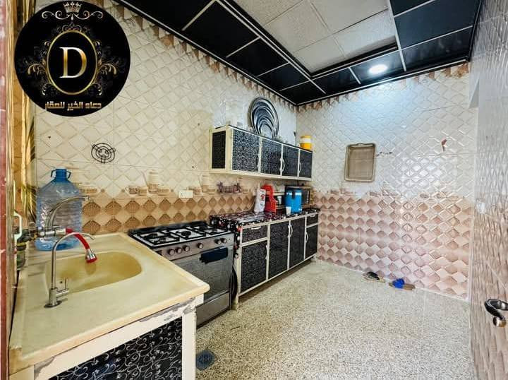 بيت للبيع قوسيات حي الزيتون قرب اسواق ابو علي خلف ماركه الزيتون شي 50 متر مساحه 130م غرفتين نوم زائد هول زائد استقبال زائد مطبخ زائد صحيات داخل وخارج سعر 65 في مجال شيء بسيط سند زراعي 25 ===***********===***********
