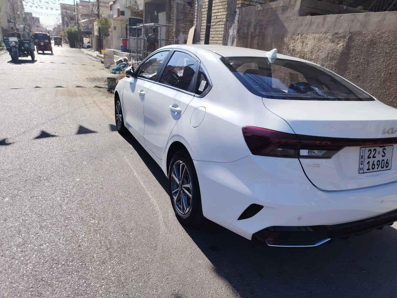 السلام عليكم عندي سياره كيا 3 موديل 25 رقم اربيل باسمي تحويل او وكاله ***********
