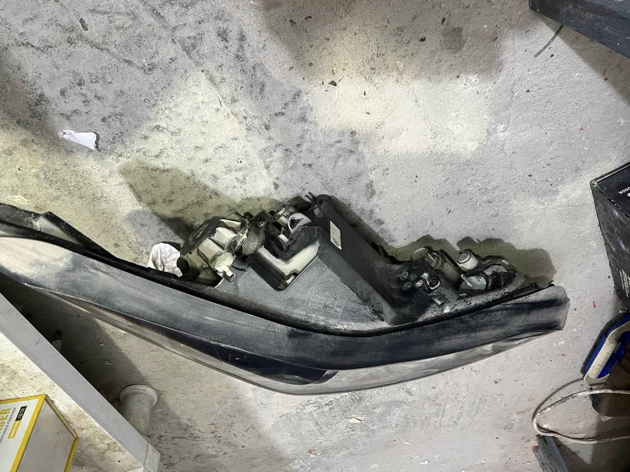 لايت سبورتج امريكي اصلي  صفحة اليمين R للبيع  بي كسر مكان البراغي لد شغال موديل 2020
سعر 100 الف 

النجف ***********
