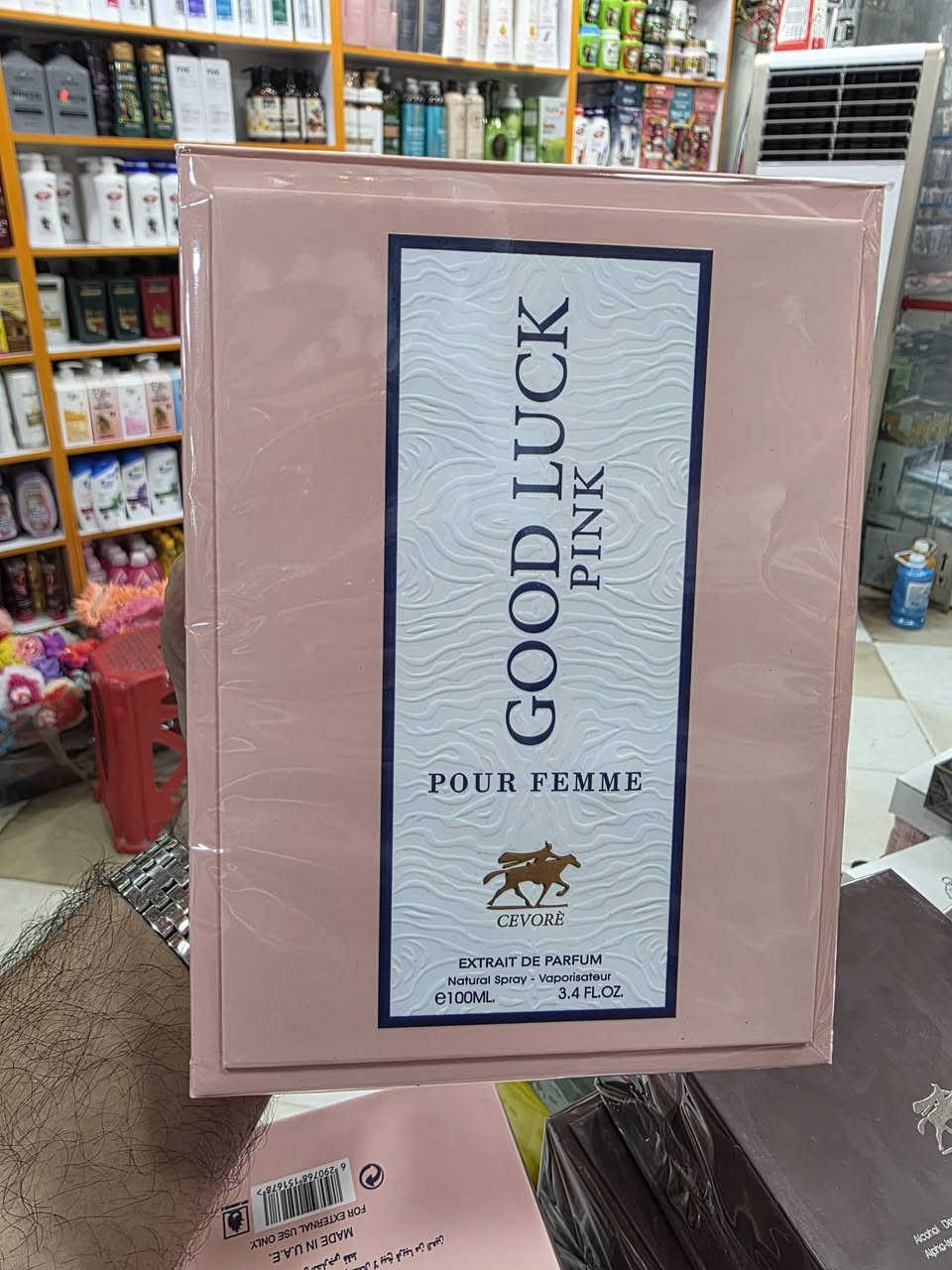 عطر Good Luck Pink (كود لاك بينك) من إصدارات شركة سيفور (Cevore). هذا العطر مخصص للنساء ويأتي بتركيز "Extraît de Parfum" بحجم 100 مل
الإفتتاحية: مزيج من الفاوانيا، الحمضيات، والمندرين.
قلب العطر: الورد.
القاعدة: خشب الصندل
متوفر لدى كوزمتك زيد العاني
الرمادي _شارع الاطباء _فرع الشورجه
يوجد خدمه توصيل لجميع المحافظات***********
