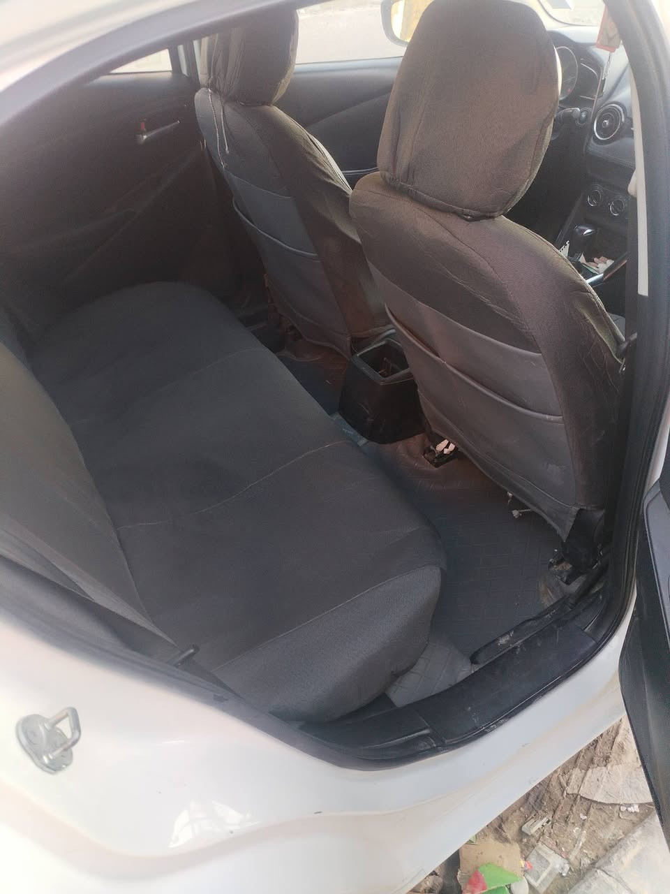 كورلا يارس 2017 وارد أمريكي سياره جهازه من كلشي نضافه مثل ما موضح بالصوره السياره بيها قاصرين سياره بأسم والدي المتوفي مكان السياره النجف الاشرف صور السونار موجوده سنوية السياره تنتهي 2030 ما متواجد على الفيس اتصل ***********
