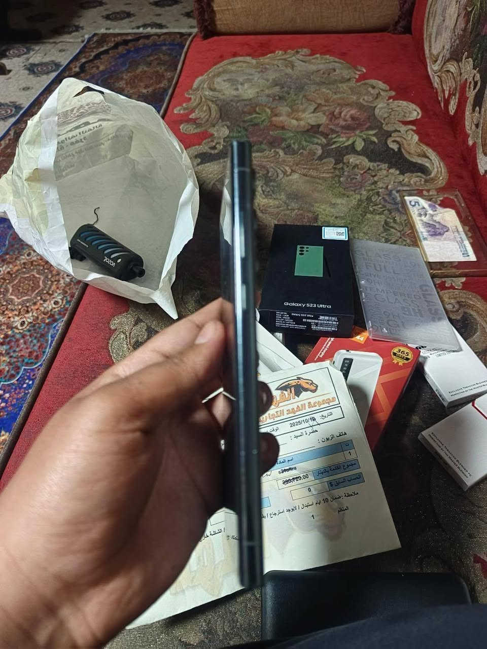 سلام عليكم s23 الترا
256 GB 
غراضه كامله 
سعره 550
صارلي 4 اشهر من اخذته 
***********
